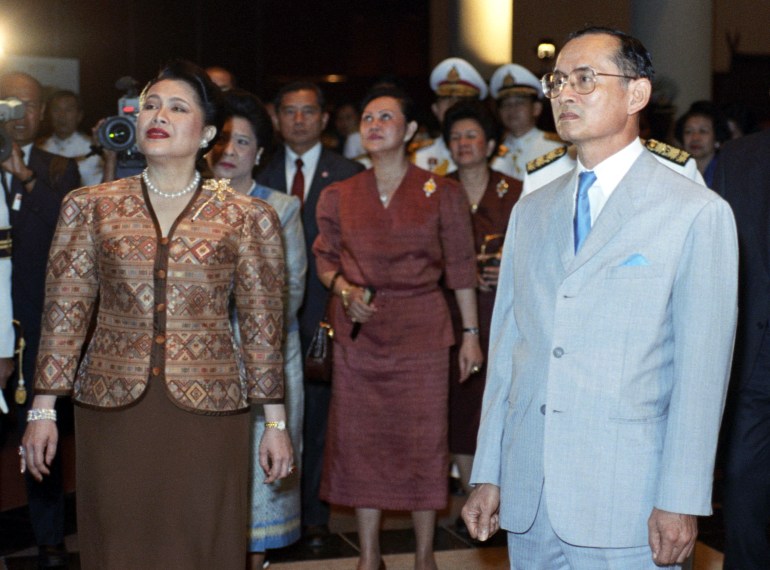 Thai King Bhumibol Adulyadej (R), the world's longest-reigning monarch, and Queen Sirikit attend the opening ceremony of The Queen Sirikit National Convention Centre in Bangkok, Thailand August 29, 1991. REUTERS/Apichart Weerawong (THAILAND ROYALS)