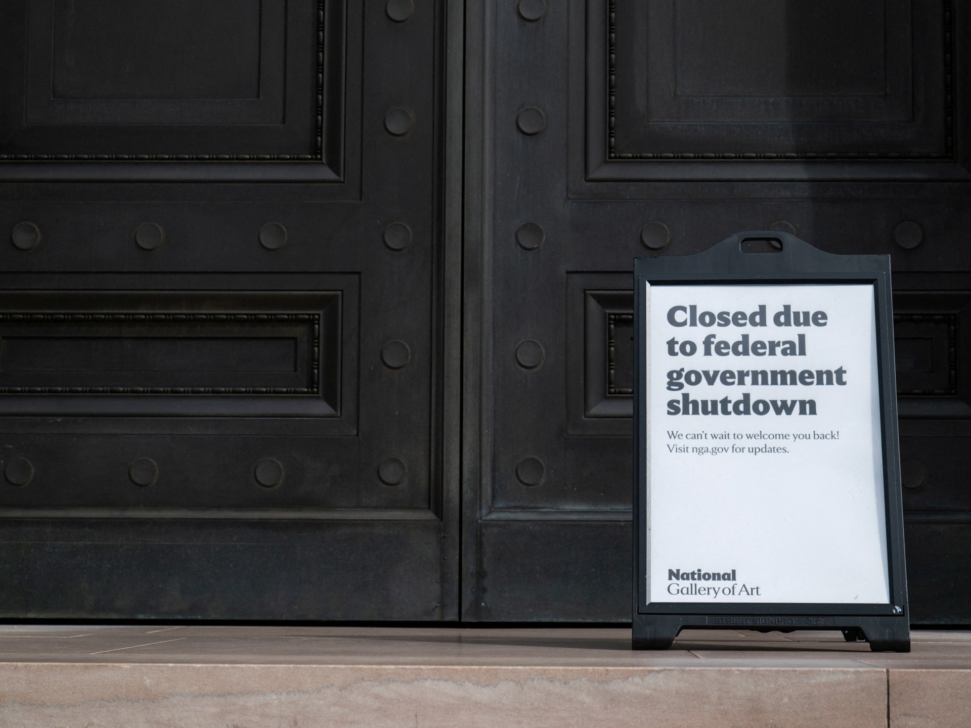 Flight delays more common as US government shutdown drags on