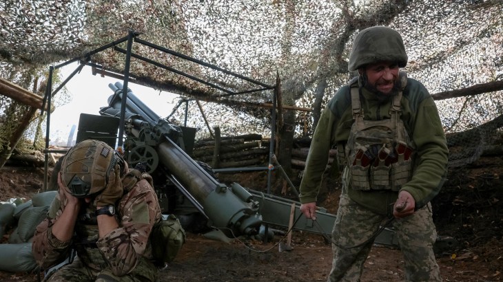 Artillerymen of the 152nd Separate Jaeger Brigade fire an M114 self-propelled howitzer towards Russian troops, amid Russia's attack on Ukraine, near the frontline town of Pokrovsk in Donetsk region, Ukraine October 15, 2025. REUTERS/Anatolii Stepanov