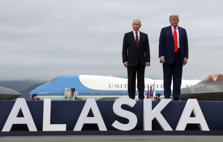 US President Donald Trump and Russian President Vladimir Putin pose for photos.