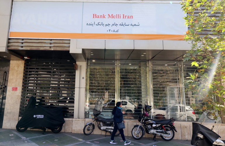 Corruption, mismanagement in spotlight as Iran dissolves major private bank