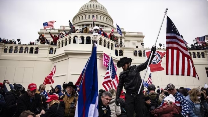 While many die for US citizenship, why are some Americans giving up theirs?