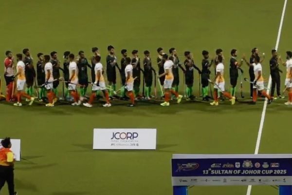 After Asia Cup handshake snub, India-Pak's high-five at hockey tournament