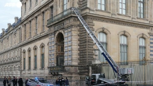 German company promotes crane used by thieves in Louvre heist with mock ad