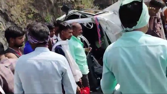 8 pilgrims killed in Maharashtra after bus loses control, falls into ravine