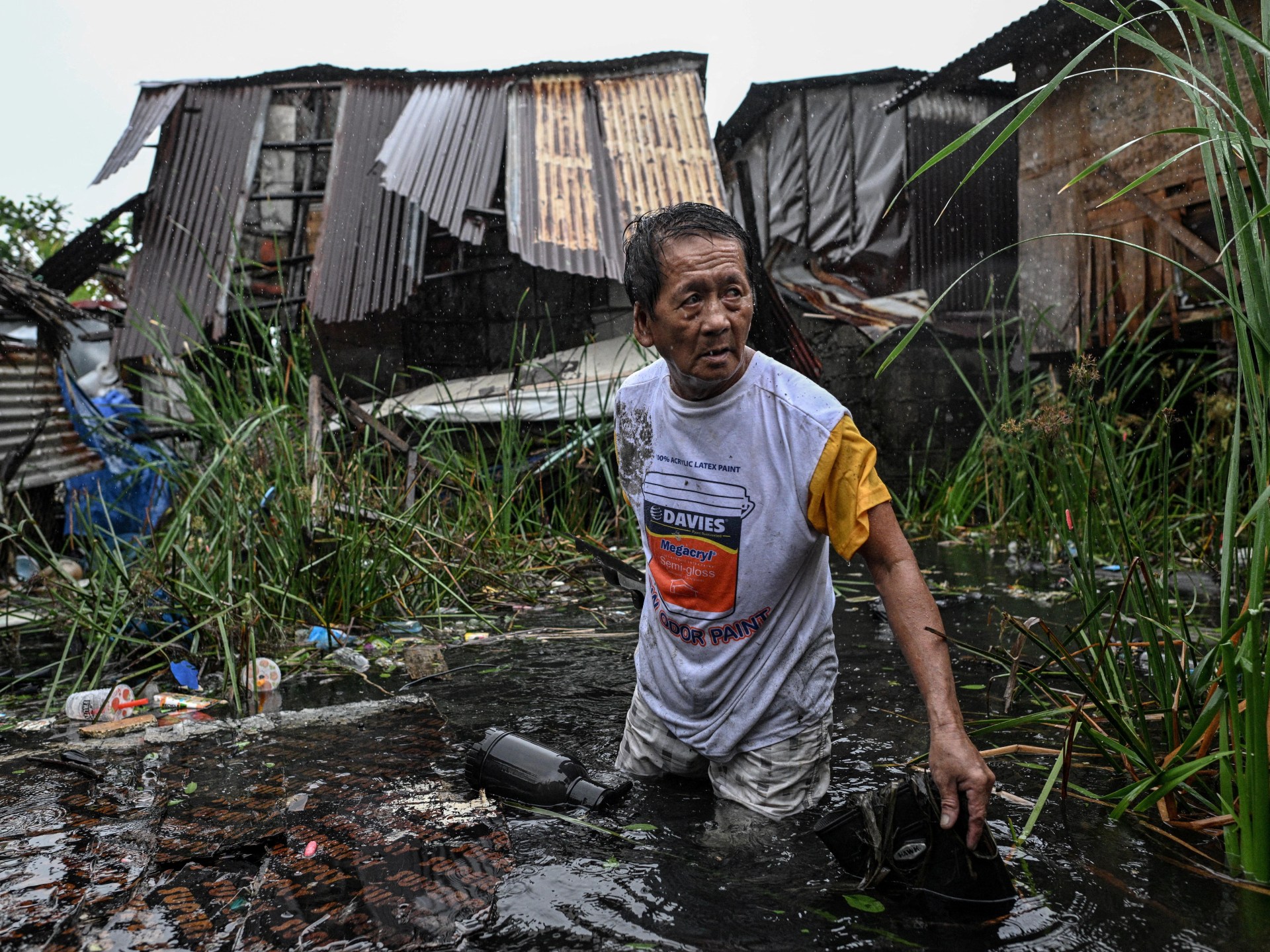 Photos: Typhoon Fung-wong kills at least 4 as it devastates the Philippines