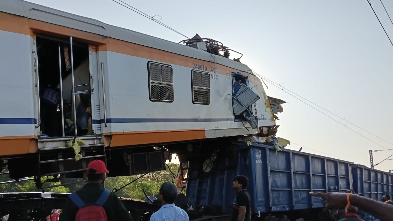 11 dead, 20 injured as passenger train rams goods train in Chhattisgarh's Bilaspur