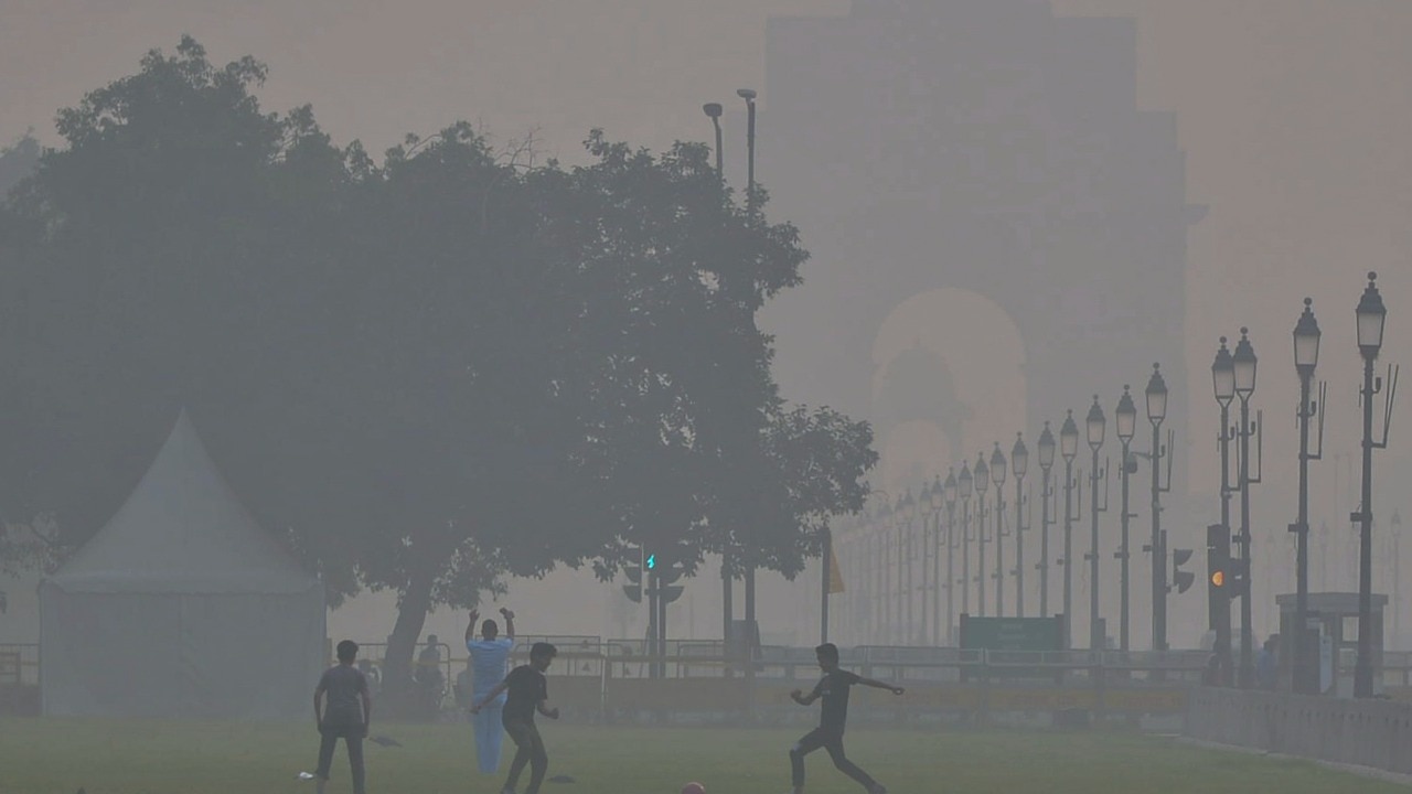 No relief for Delhi as air quality stays ‘very poor’ amid fresh pollution surge