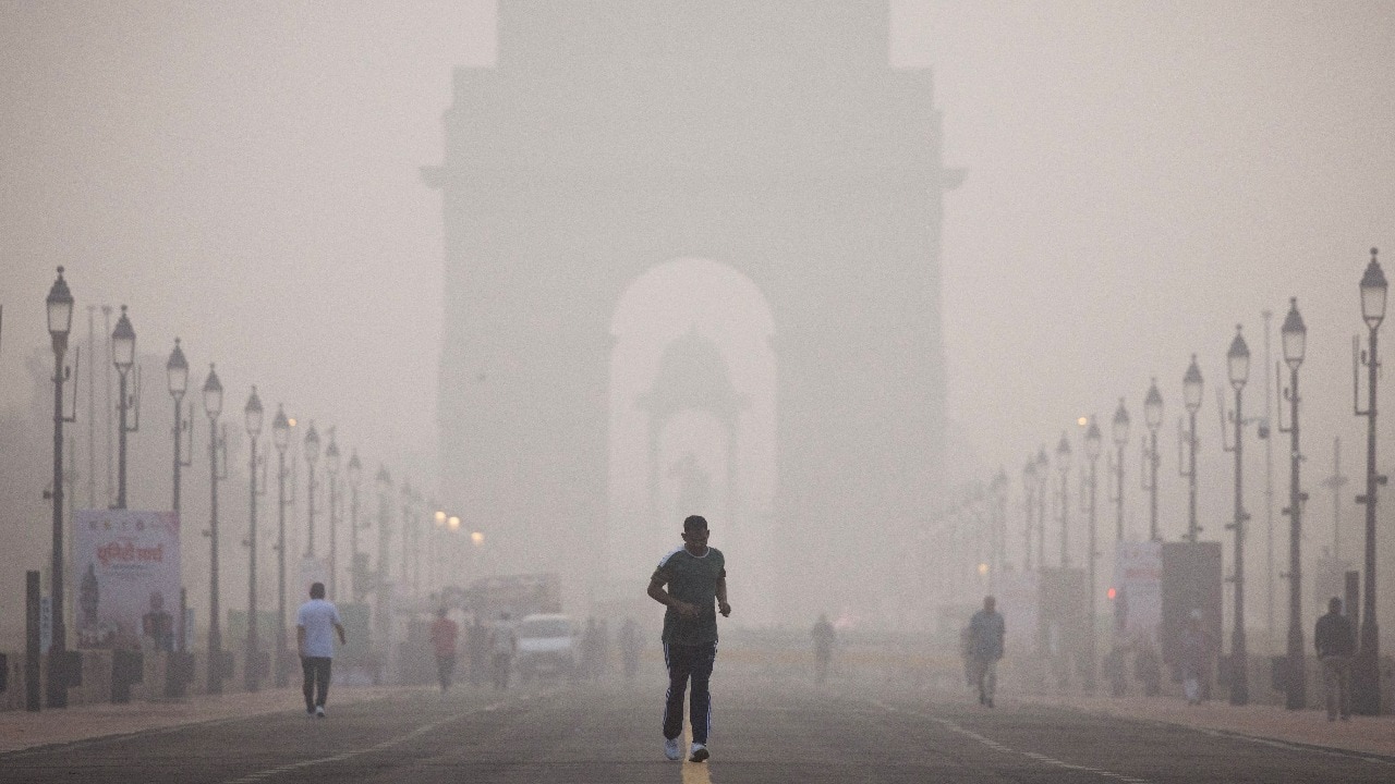 Winter chill grips Delhi as city records coldest night of the season at 11ºC