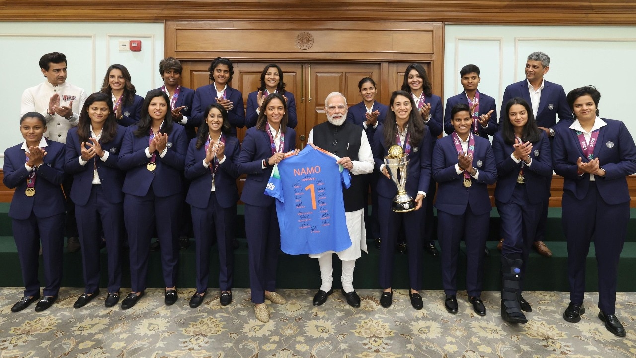 Namo 1: Harmanpreet Kaur, team India gift special signed jersey to PM Modi
