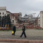 People walk near a building hit during a Russian military strike, amid Russia's attack on Ukraine, in the frontline city of Kherson, Ukraine November 11, 2025. REUTERS/Nina Liashonok